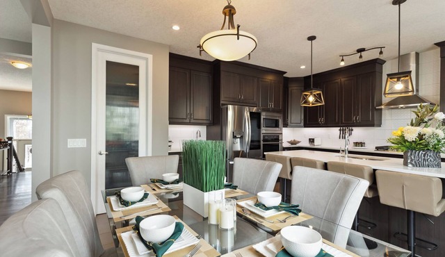 Huge Luxe 3 Kings beds+Chestermere Lakeview + Hammock +Firepit