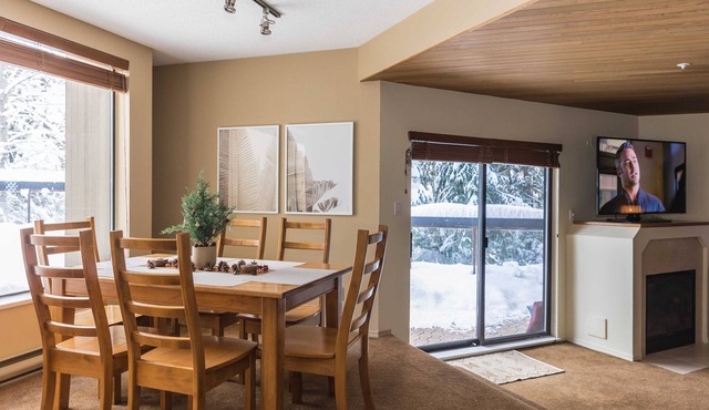 Huge New MountainView Patio, Spacious Ground Flr Corner Unit, Sleeps 8, Pool/Spa in Whistler