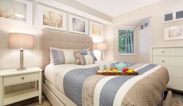 Ideal Central 3BR Townhouse - Hot Tub/Pool/Parking