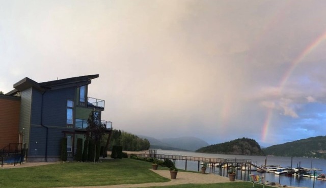 Ideal lake home in a picturesque location 🏖 Sleep steps away from beach & water