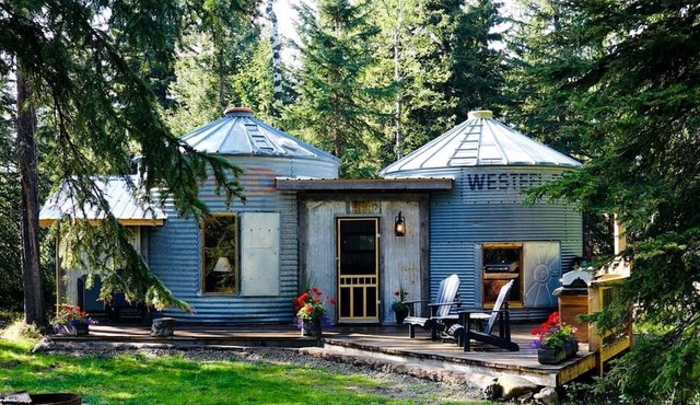 Incredibly Unique Romantic Retreat in Grain Bin Accommodation near Sundre, Alberta