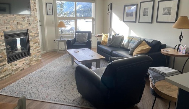 Individual, Spacious, One Bedroom Condo in Upper Village Close to Slopes