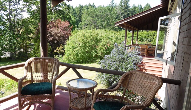 Indoor Pool, Beach Access, Heritage Home, Sleeps 10, Five Bedrooms, Close 2 town