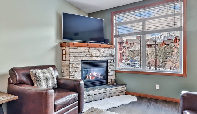 Inviting Condo – Hot Tub & Relaxing Atmosphere!