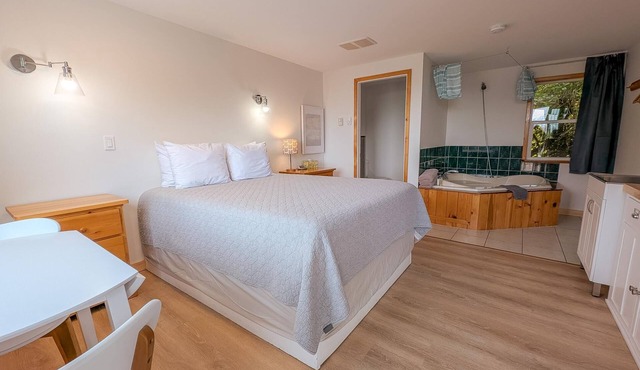 Jacuzzi Suite | Ocean View in Ucluelet