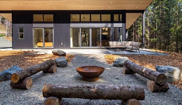 Jordan River Cottage - Luxury Vacation Rental in Jordan River, BC