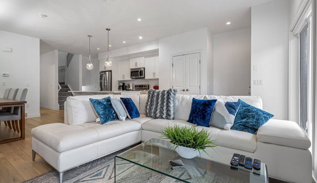 Kensington Calgary House, 3BR, 20 Min to Downtown