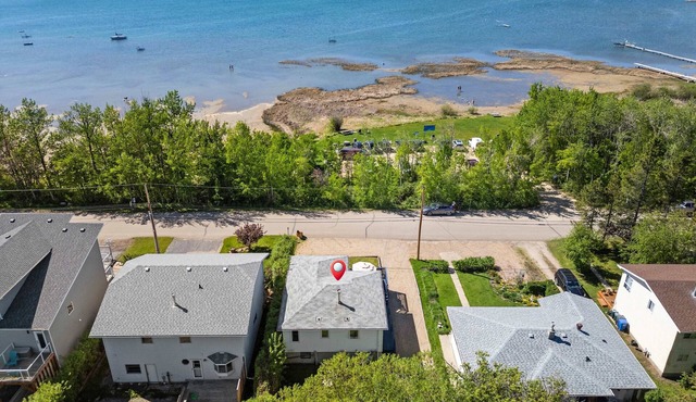 Kinepik Cottage | Sunroom + Beach Access
