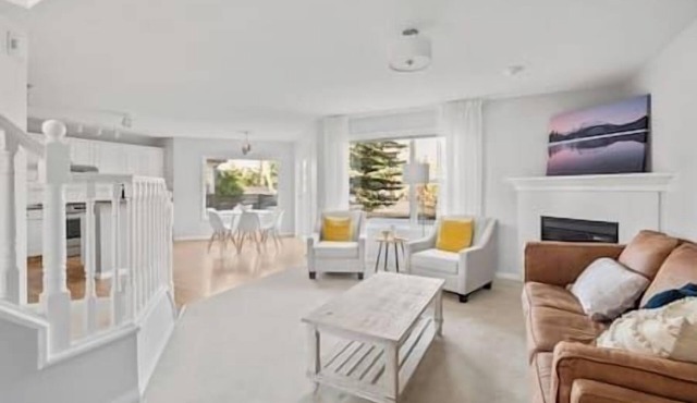 King Bed | Friendly Neighbourhood | Double Garage in Calgary