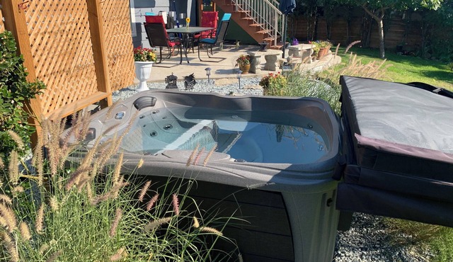 King Bed, private Hot Tub and Sauna