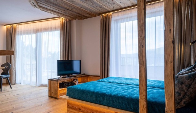 Ladinser Hof Sternenhimmel Apartment with Mountain View & Private Terrace in Kastelruth