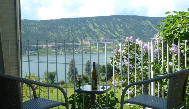 Lake Country, Vineyard and Walnut grove setting, Wood Lake view