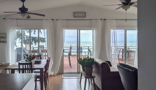 Lake Erie Luxury Oasis: Secluded Waterfront Haven in Leamington