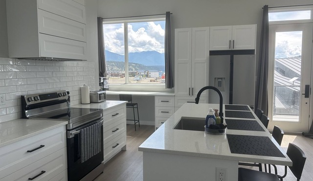 Lake Koocanusa Suite w/Beach Access & Marina Dock
