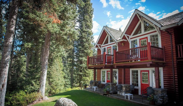 Lake Louise Retreat with Fireplace & Balcony