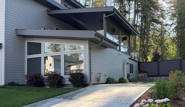 Lake view entry-level suite located within minutes to downtown and hospital
