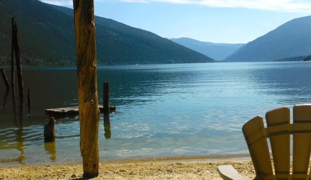 Lakefront Cottage With Secluded Beach