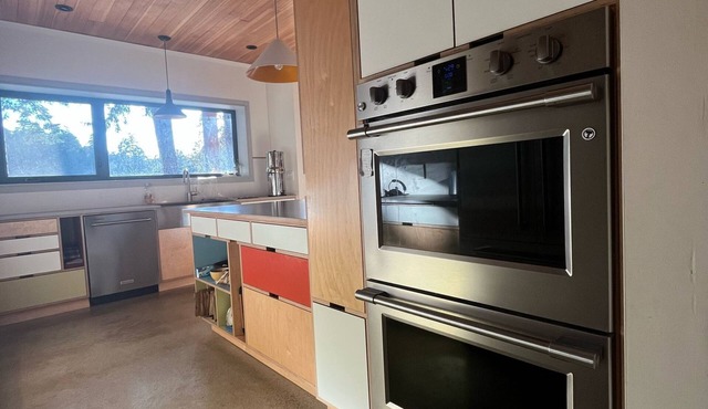 Lakefront Furnished Modern Cozy Full House