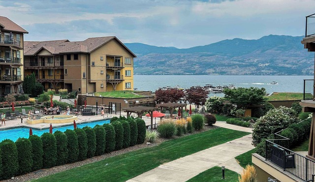 *LAKEFRONT + POOL VIEW* 3br/2bath Spacious + Beautiful Condo