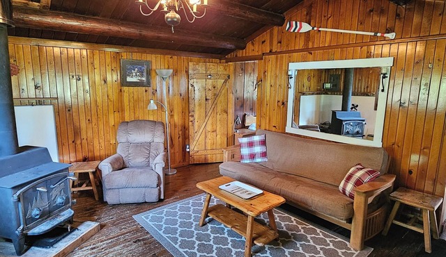Lakeside Cedar Cabin at Paradise Hills
