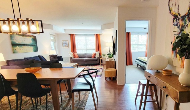 Lakeside Mountain Retreat - 3br, 2 bathroom beachfront condo with pool & hot tub