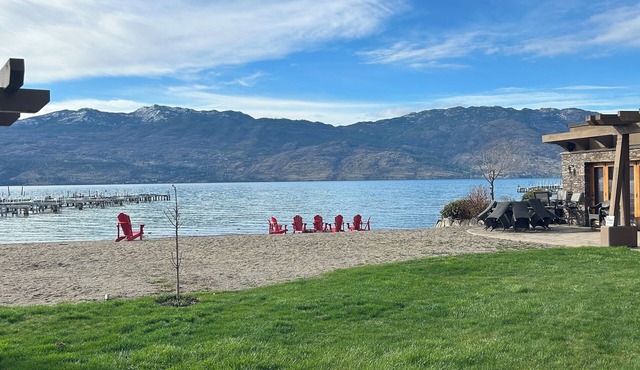 Lakeside View, Spacious 3-bedroom condo @ Barona Beach Resort in West Kelowna.