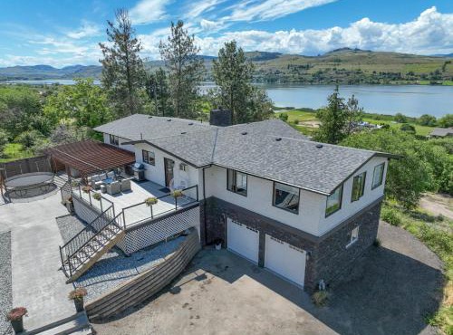 Lakeviews, big yard/deck, minutes to Silver Star/Golf/Wineries.