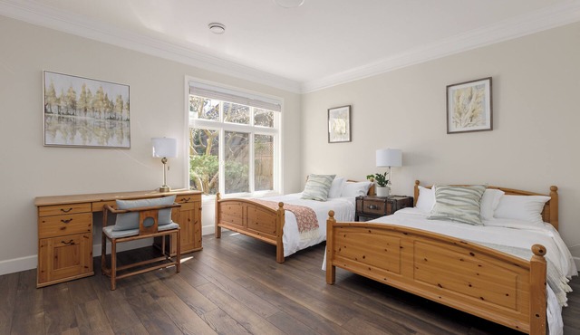 Large Ensuite 2 beds Double Room