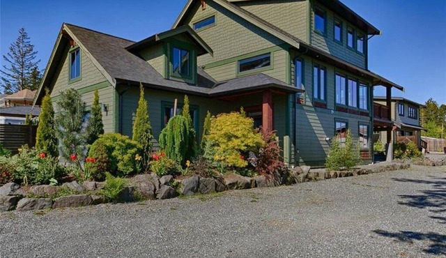 Large west coast home near the seaside