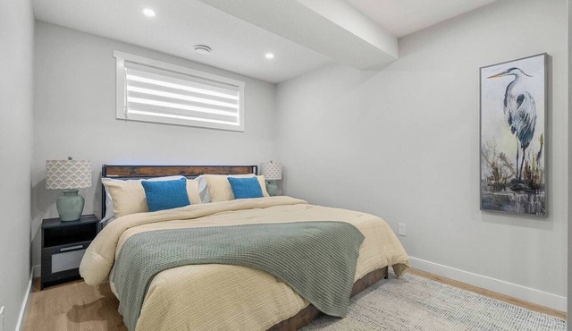 Latobir Modern,stylish 2BR Suite Private Entrance