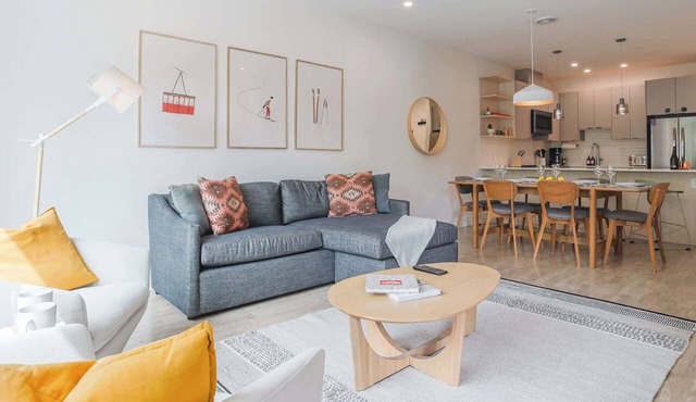 Le Refuge - Revelstoke Condo with Hot Tub