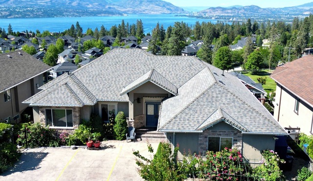 Legal Lakeview 2-bed 2-bath Entire Suite