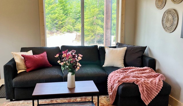 Located on 160acres of Nature in Welcoming Shirley. Unwind at Cozy Bear Cabin