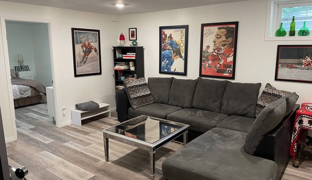 Location! Walk to Broadway, U of S, Royal University Hospital & Downtown.