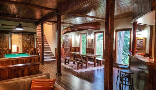 Lodge in The Woods, Nelson in Nelson
