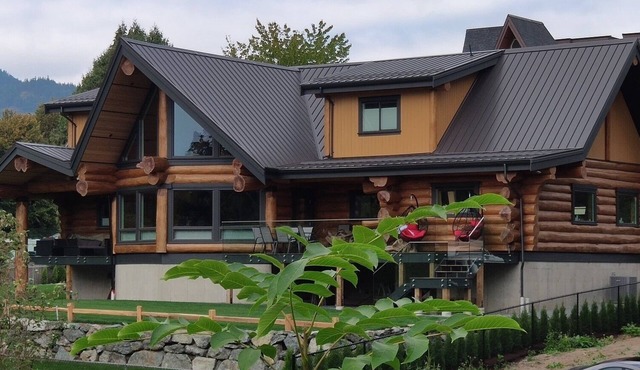 Log Home | 4 Bedrooms (7 Beds) | 2.5 Baths | Maximum 12 Guests