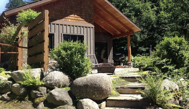 Loki's Cabin at Big Bay Stays: Your Lakeside Haven for Rejuvenation & Adventure