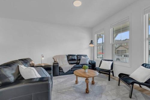 LovelyHome-Foosball-NearAirport-5 Queen Beds -Air conditioning