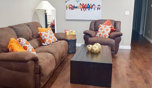 Lower Suite Duplex - 3 Beds/1 Bath By Restaurants, Costco, G P Airport