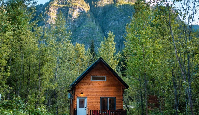 Luna Lodge - Alpha Mountain Lodging + Sauna