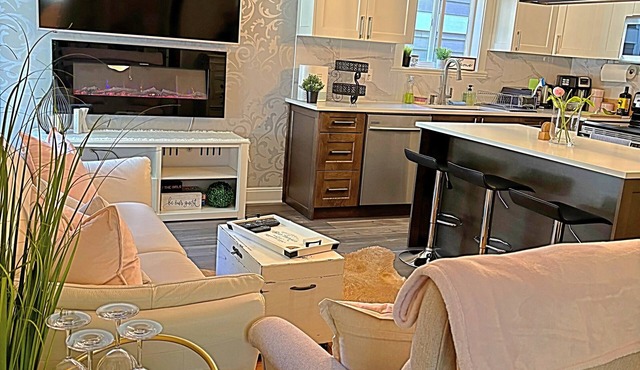 Lux 3 Bedroom Suite - Bear Mountain - Rainforest Retreat, Victoria, BC, in Victoria