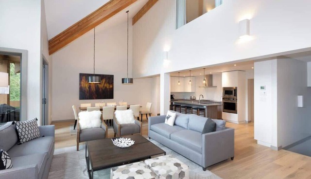 Luxe 5BR home near village & bike park