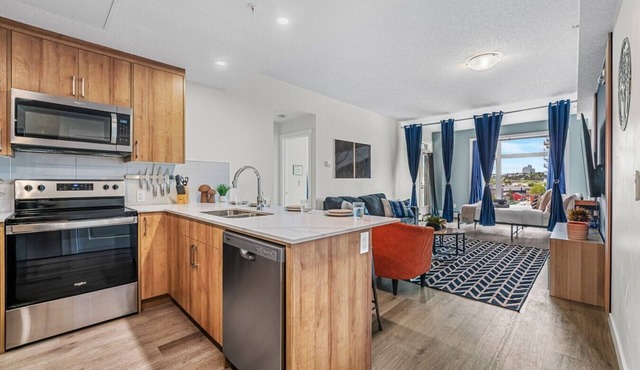Luxe Downtown Retreat W/2 Free Parking!