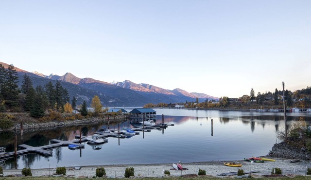 Luxurious beachfront condo in idyllic and historic Kaslo, BC. in Kaslo