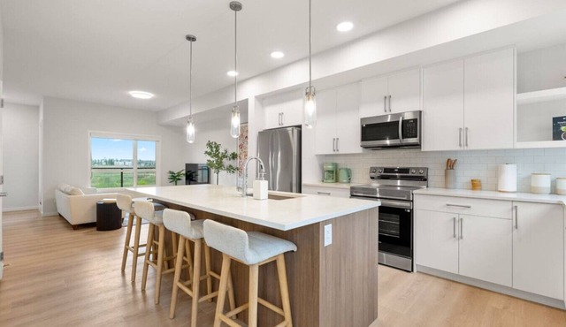 Luxurious House/w Lake View » Central AC » Garage in Calgary
