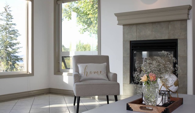 Luxurious Kelowna Retreat - Ideal for Families, Relocation, Romantic Getaways