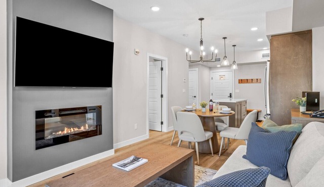 Luxury 1 Bed|Mountain Views |Heated Pool & Hot Tub