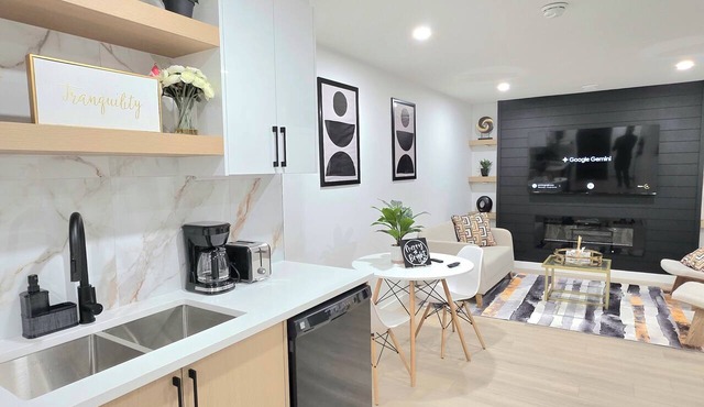 Luxury 2 bedroom Suite ,15mins to Airport|Close to Banff