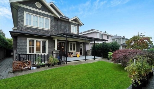Luxury 2BR Retreat in Kerrisdale | Near DT & YVR
