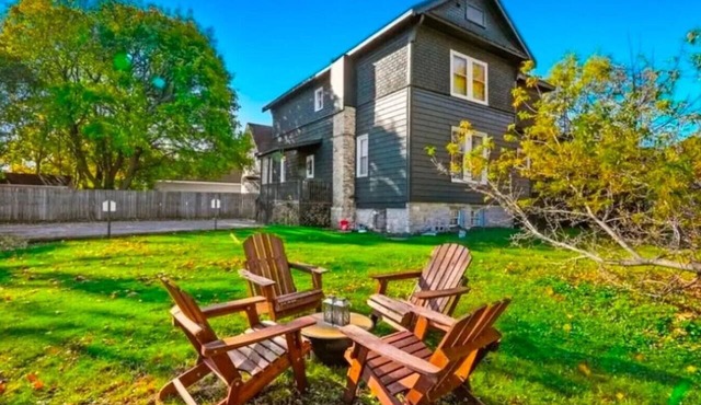 Luxury 4BR-Walk to Beaches & Dtwn-Grill & Fire Pit in Manistee